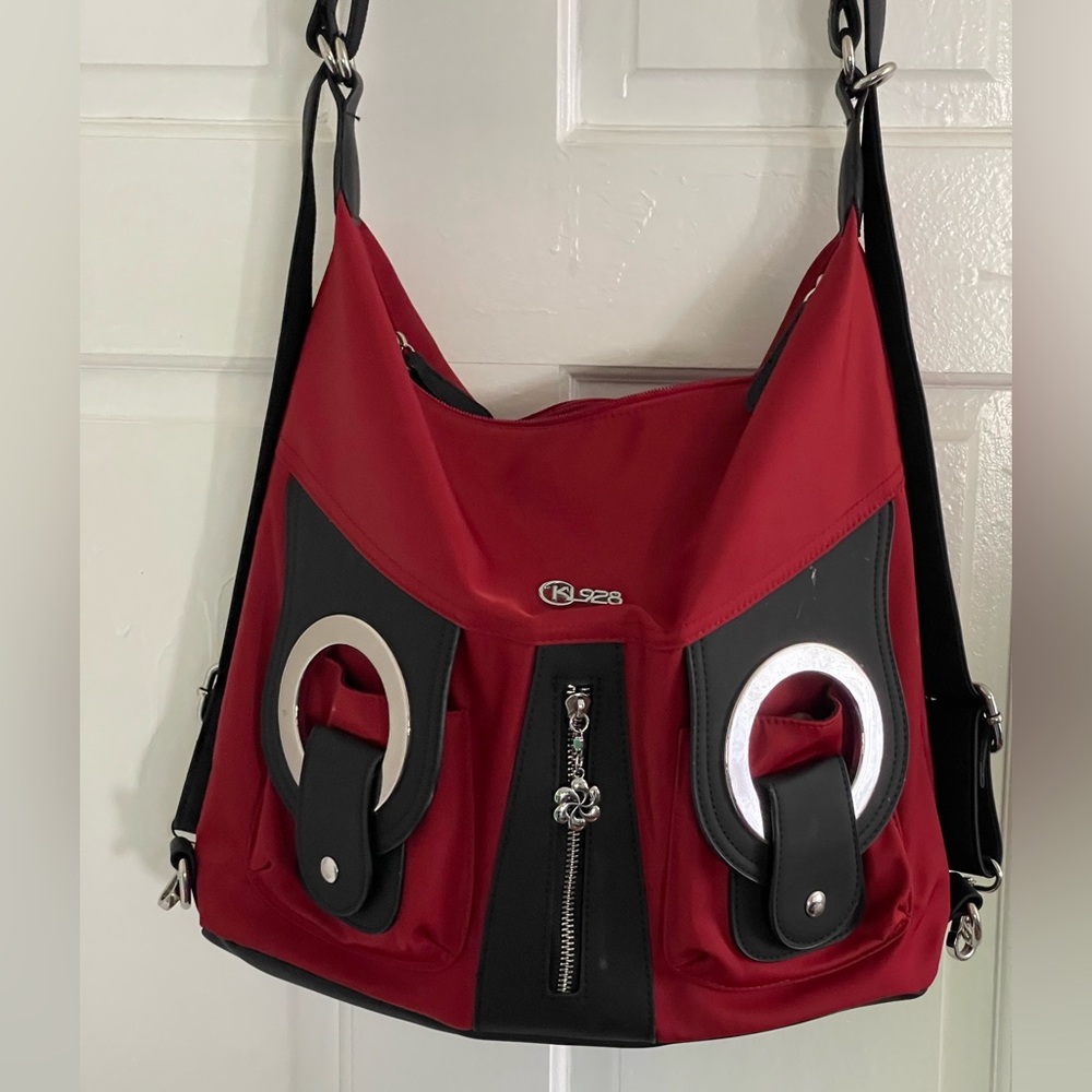 KL928 Red and black handbag is also a bag-pack.